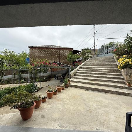 Guest House T&N Kutaisi Bagian luar foto
