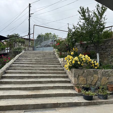 Guest House T&N Kutaisi Bagian luar foto