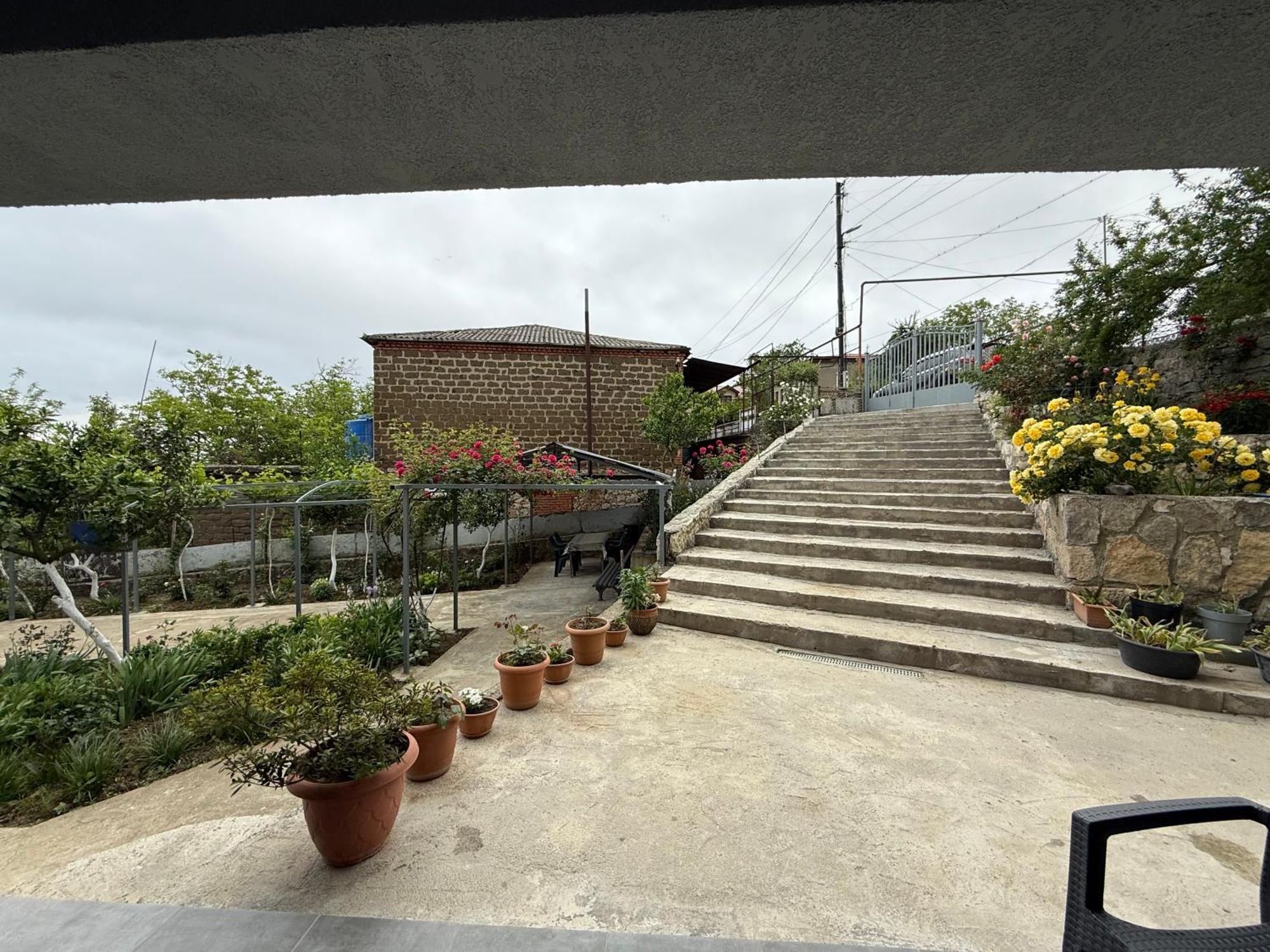 Guest House T&N Kutaisi Bagian luar foto