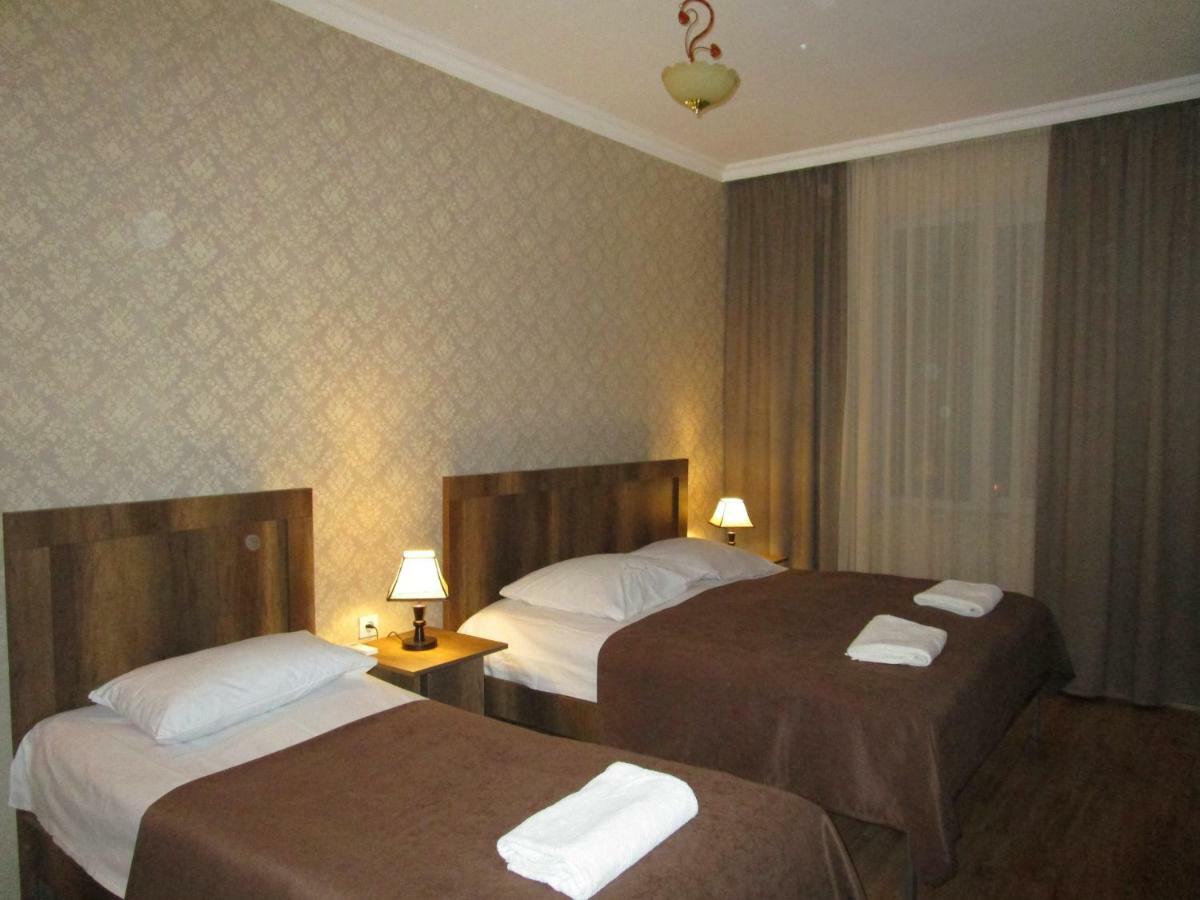 Guest House T&N Kutaisi Bagian luar foto