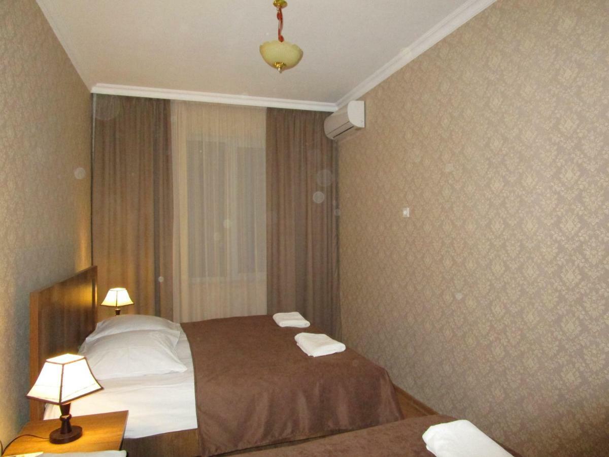 Guest House T&N Kutaisi Bagian luar foto