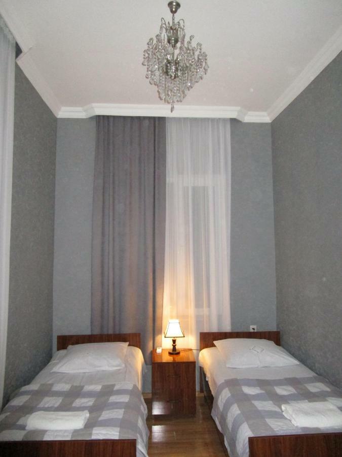 Guest House T&N Kutaisi Bagian luar foto